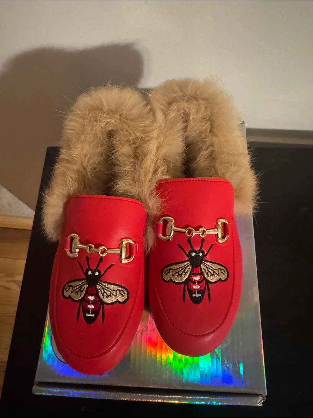Girls Red Bee Embroidered Fur-Trim Slip-On Moccasins